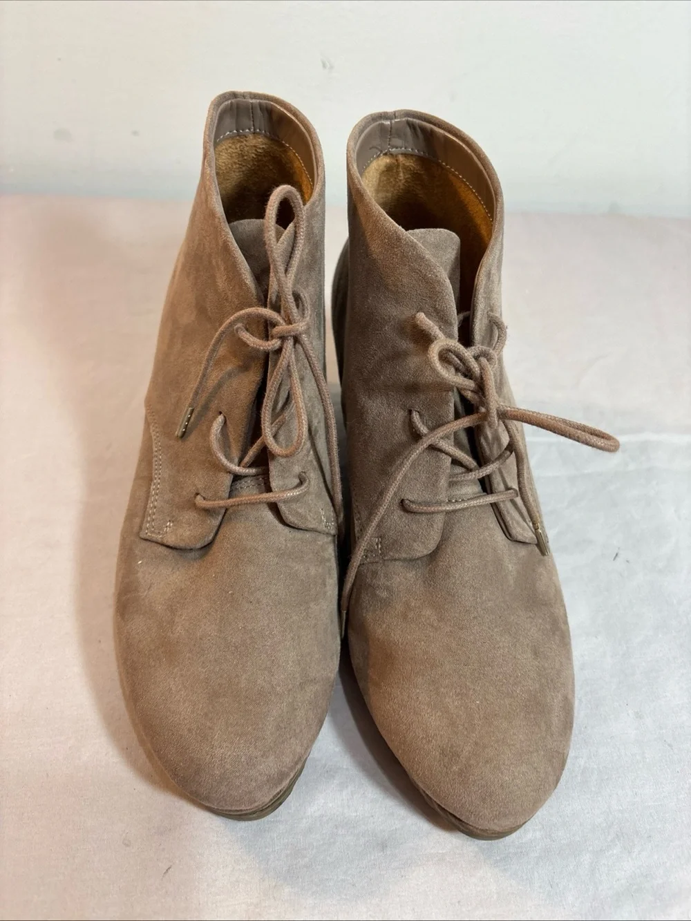 Dr Scholls Be Energized beige suede booties. Size 8M
